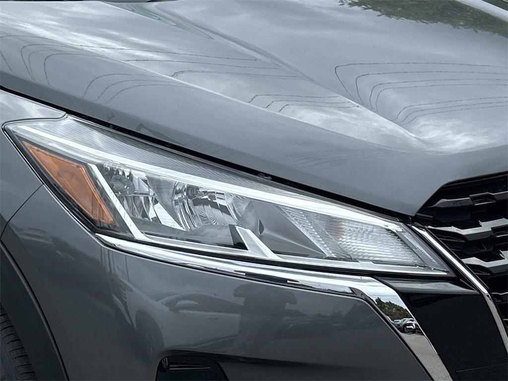 new 2025 Nissan Kicks car, priced at $22,040