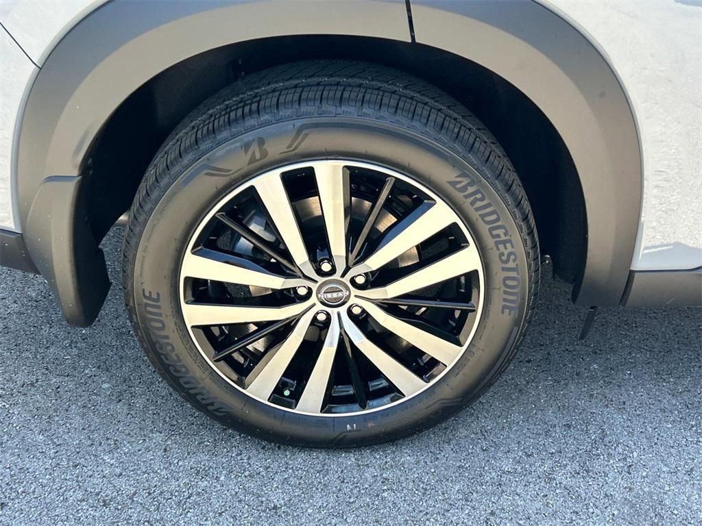 new 2025 Nissan Pathfinder car, priced at $42,725