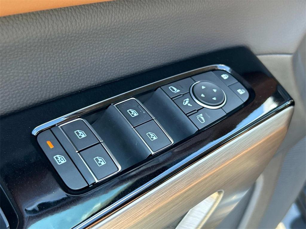 new 2025 Nissan Pathfinder car, priced at $42,725