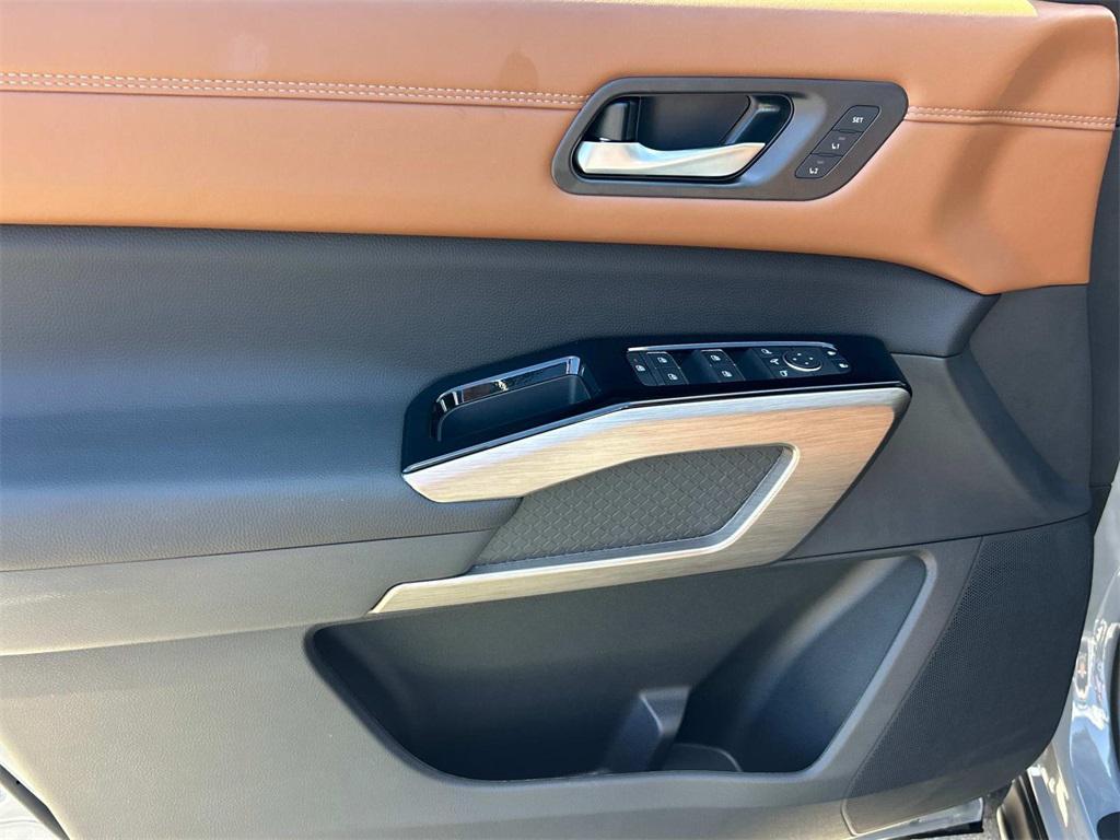 new 2025 Nissan Pathfinder car, priced at $42,725