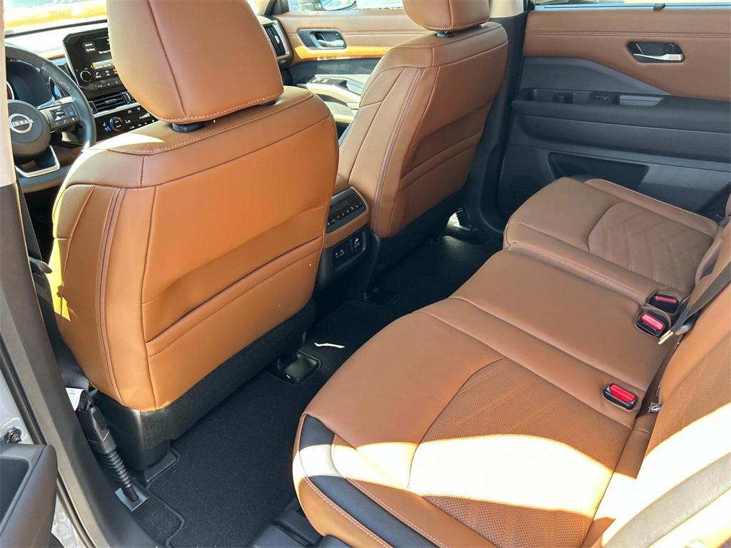 new 2025 Nissan Pathfinder car, priced at $42,725