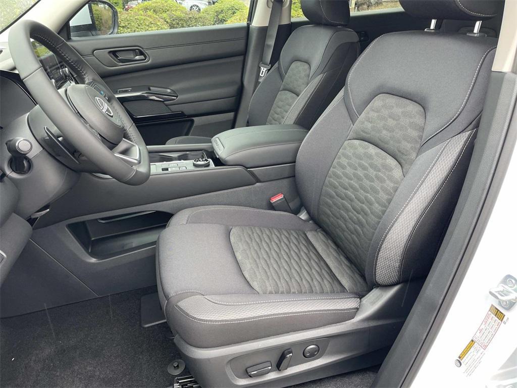 new 2025 Nissan Pathfinder car, priced at $35,578