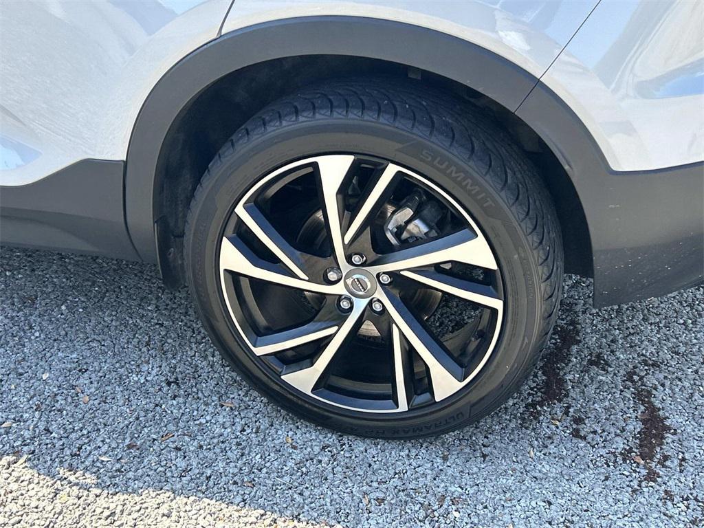 used 2022 Volvo XC40 car, priced at $25,921