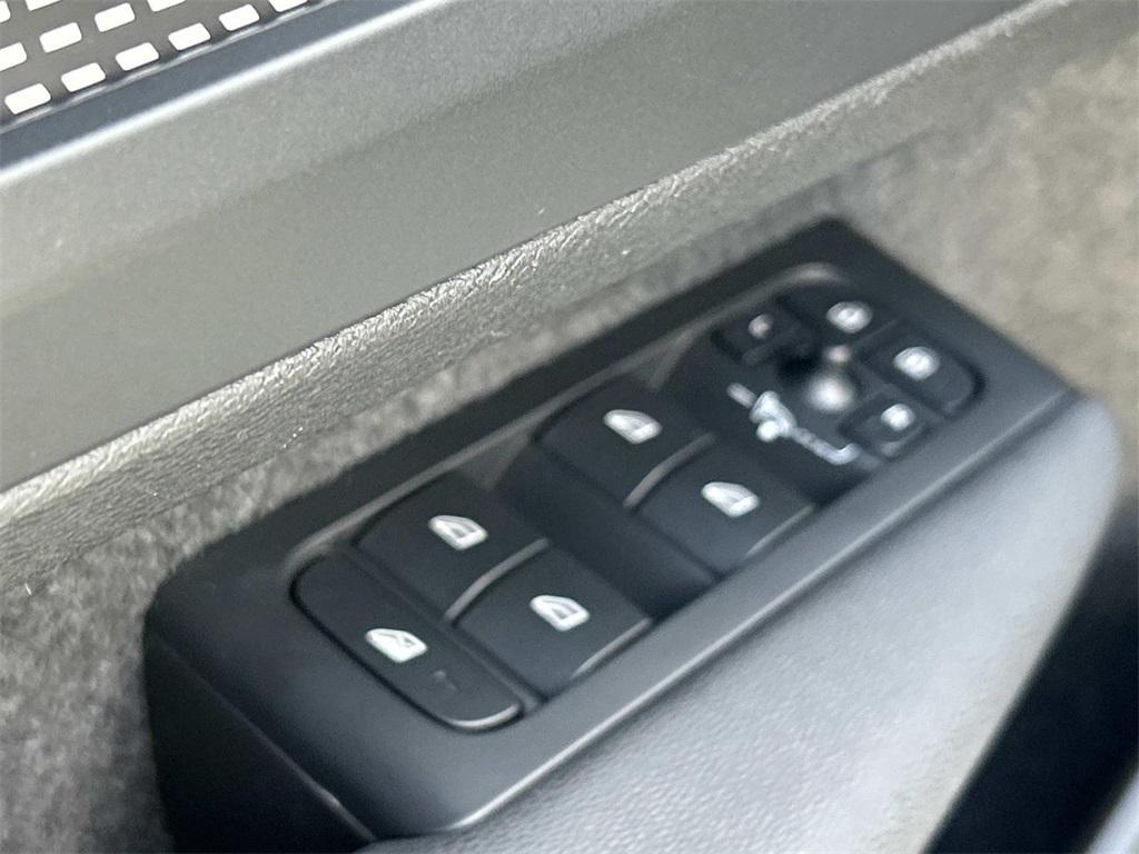 used 2022 Volvo XC40 car, priced at $25,921