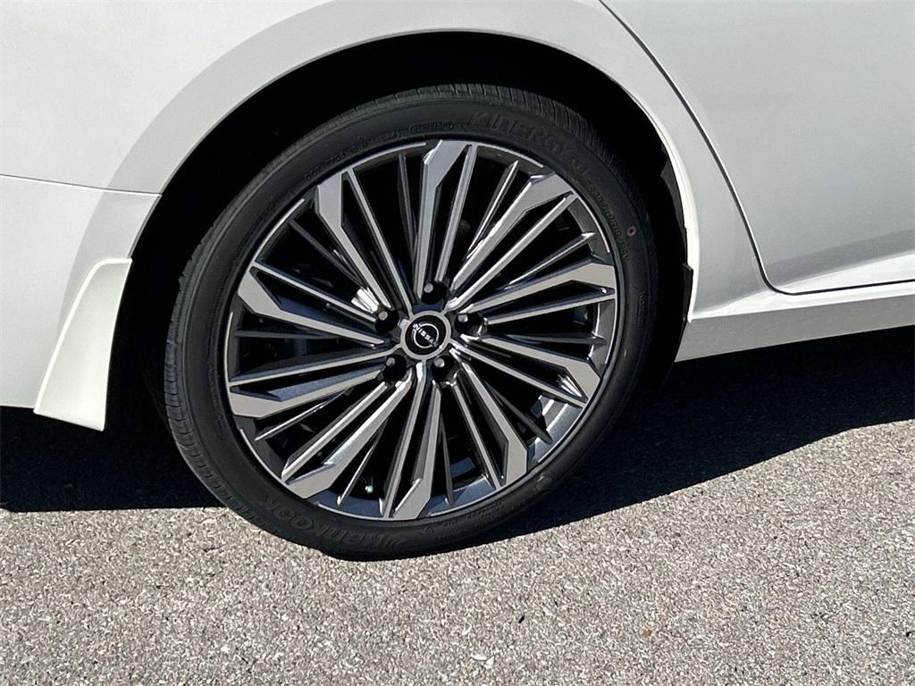 new 2025 Nissan Altima car, priced at $32,253