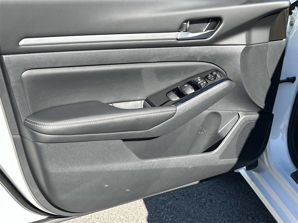new 2025 Nissan Altima car, priced at $32,253