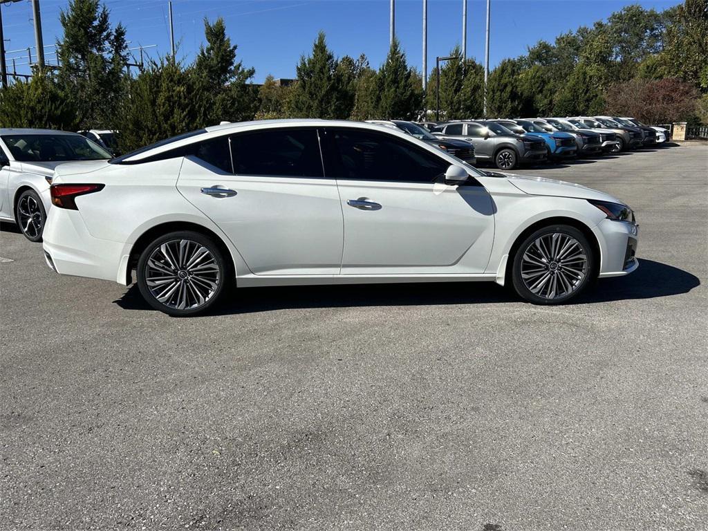 new 2025 Nissan Altima car, priced at $32,253