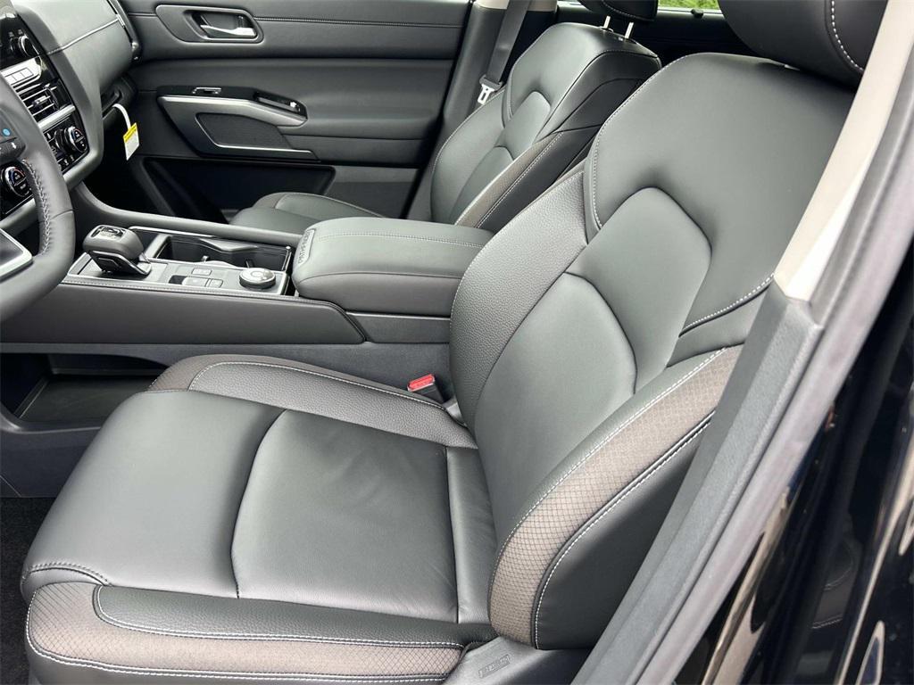 new 2025 Nissan Pathfinder car, priced at $38,619
