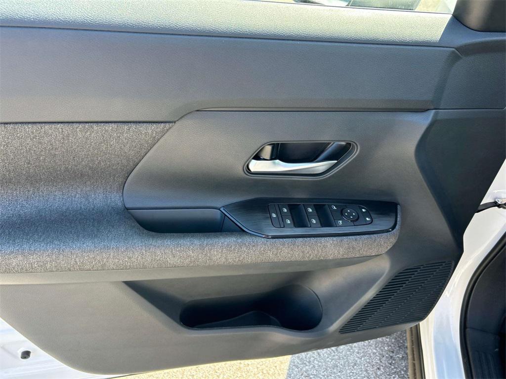 new 2025 Nissan Kicks car, priced at $22,762
