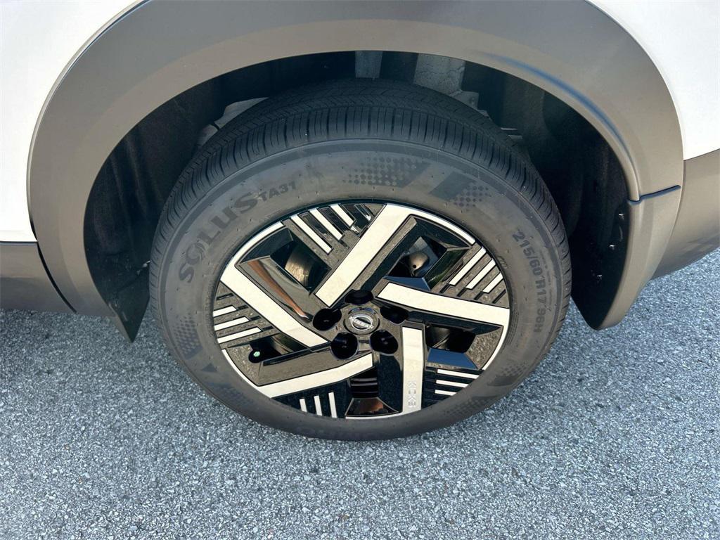 new 2025 Nissan Kicks car, priced at $22,762