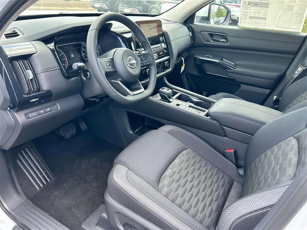 new 2025 Nissan Pathfinder car, priced at $33,580