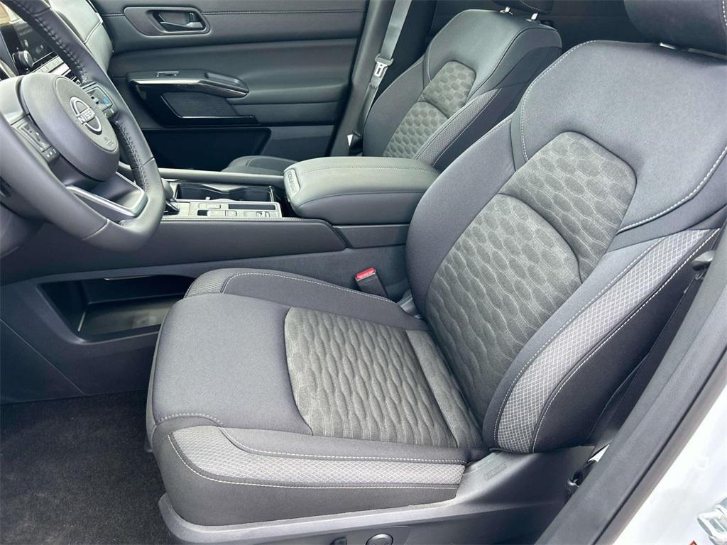 new 2025 Nissan Pathfinder car, priced at $33,580