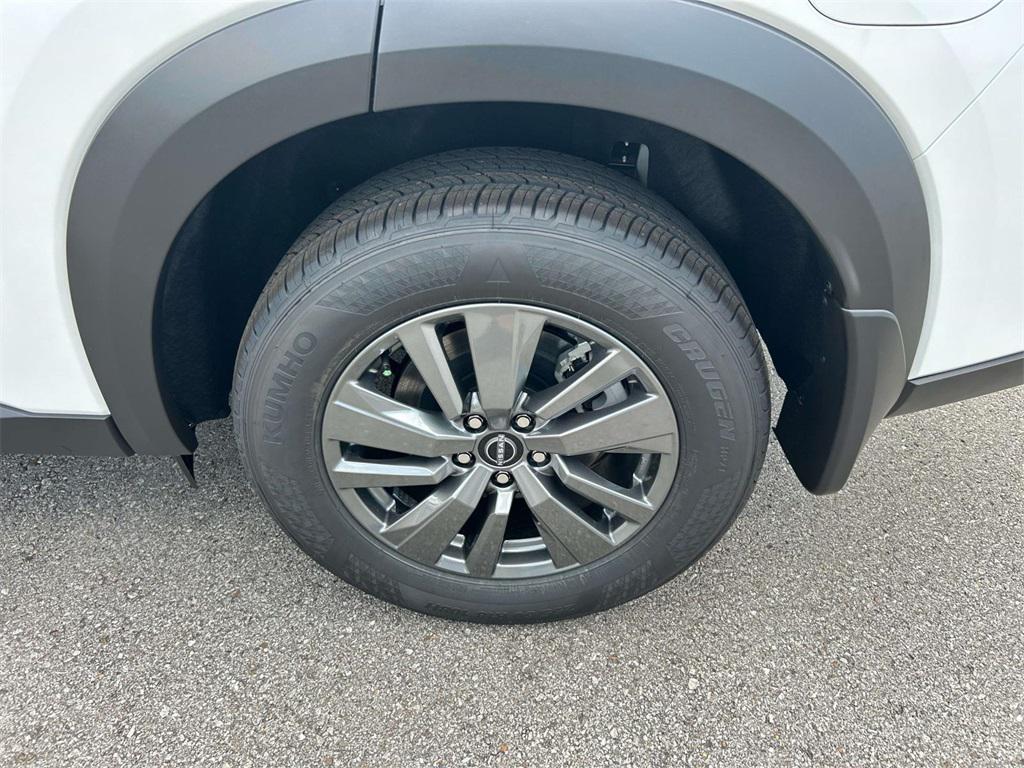 new 2025 Nissan Pathfinder car, priced at $33,580