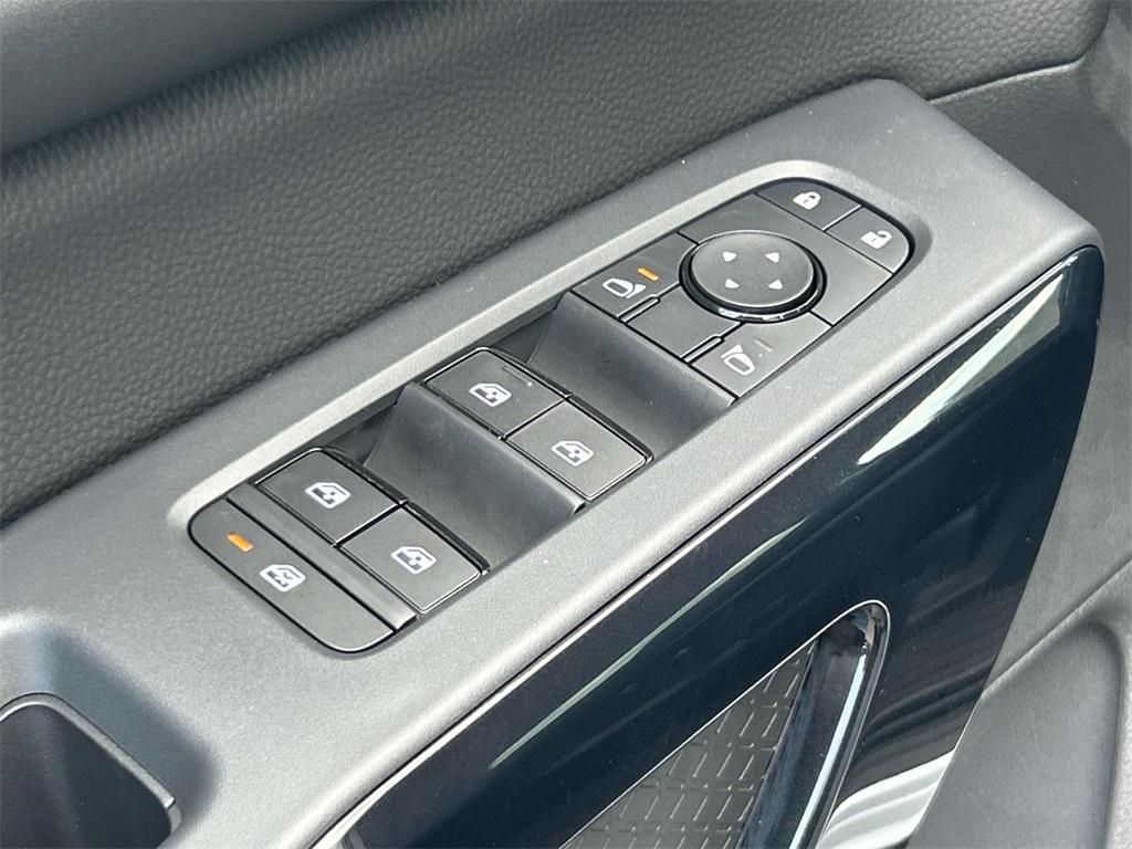 new 2025 Nissan Pathfinder car, priced at $33,580