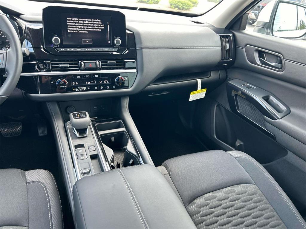 new 2025 Nissan Pathfinder car, priced at $33,580