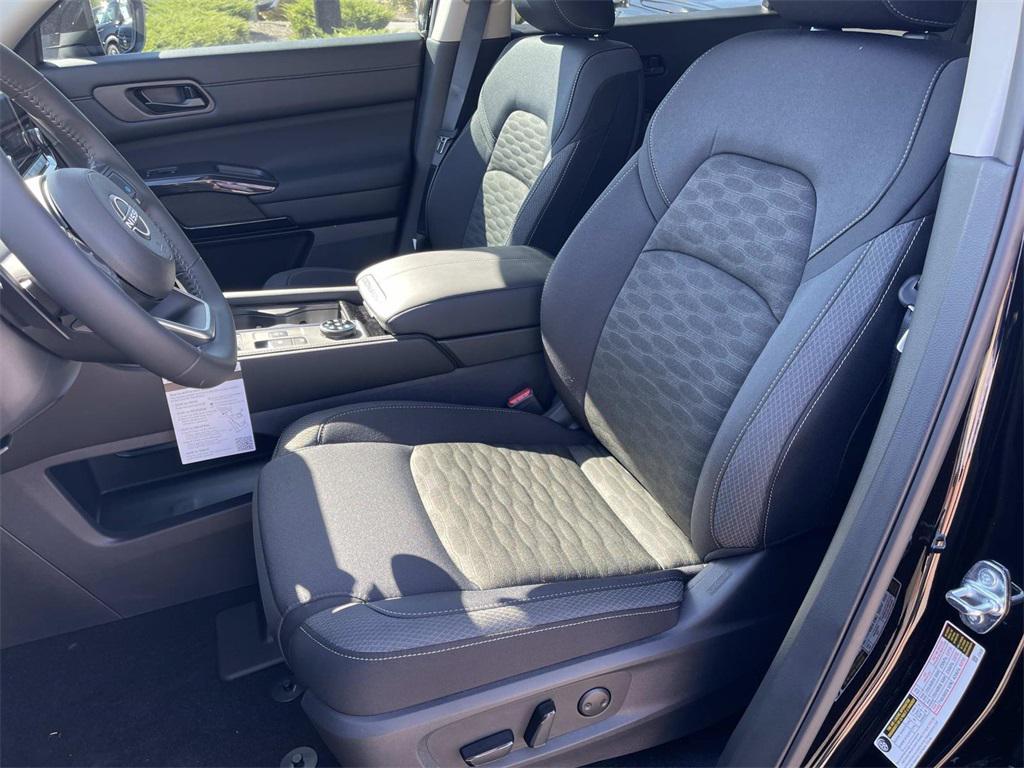 new 2025 Nissan Pathfinder car, priced at $35,174