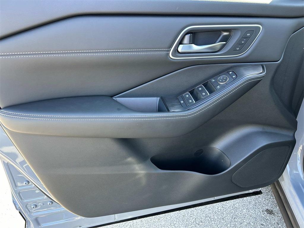 new 2025 Nissan Rogue car, priced at $41,558