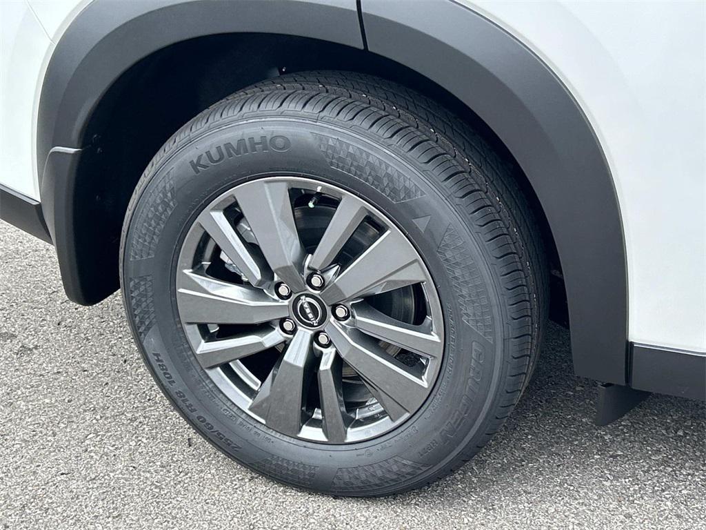 new 2025 Nissan Pathfinder car, priced at $33,689