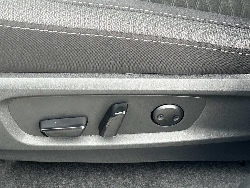 new 2025 Nissan Pathfinder car, priced at $33,689