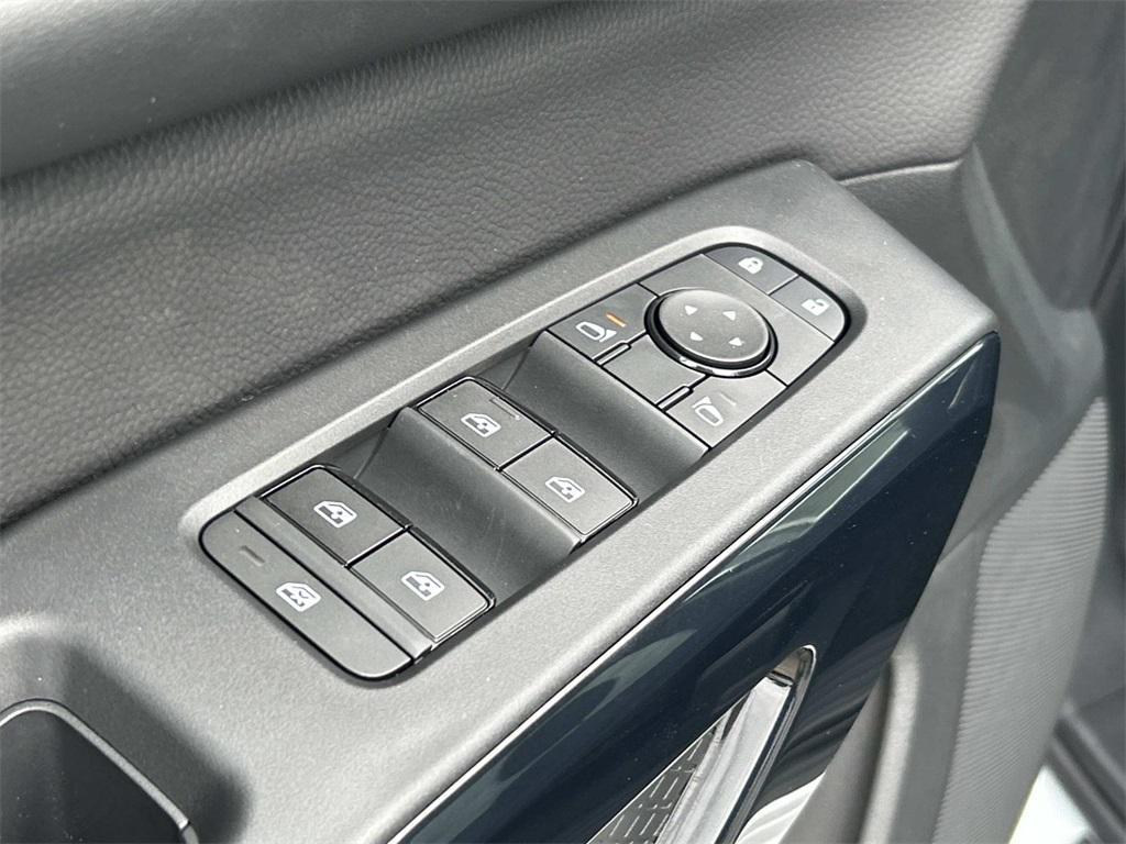 new 2025 Nissan Pathfinder car, priced at $33,689