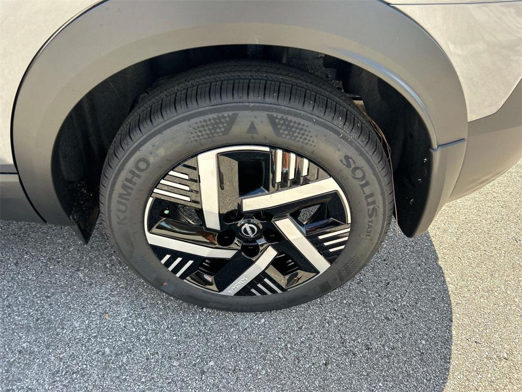 new 2025 Nissan Kicks car, priced at $21,965