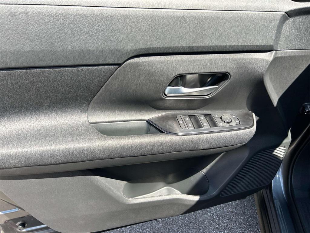 new 2025 Nissan Kicks car, priced at $21,965