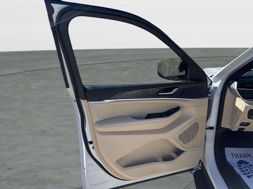 used 2023 Jeep Grand Cherokee car, priced at $33,500