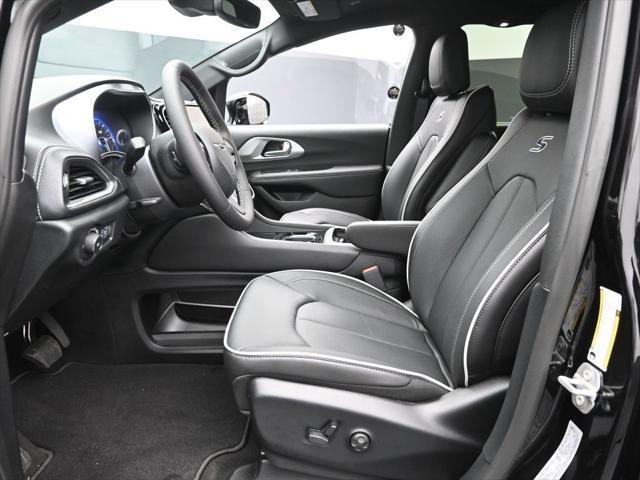 new 2025 Chrysler Pacifica car, priced at $49,411