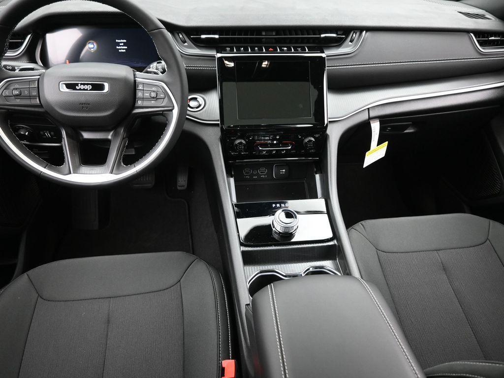 new 2025 Jeep Grand Cherokee car, priced at $40,920