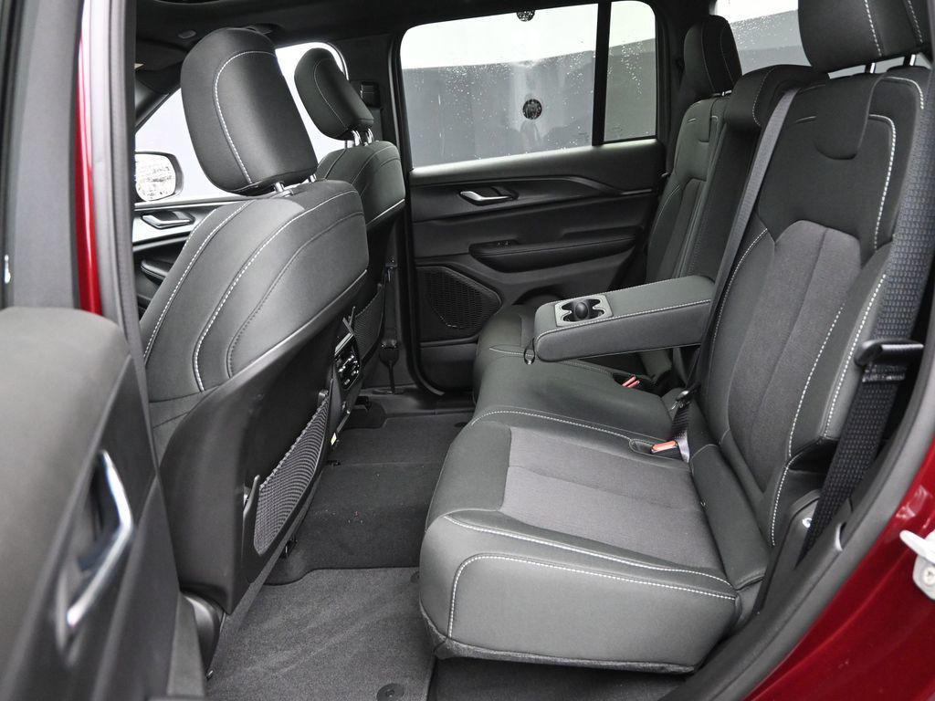 new 2025 Jeep Grand Cherokee car, priced at $40,920