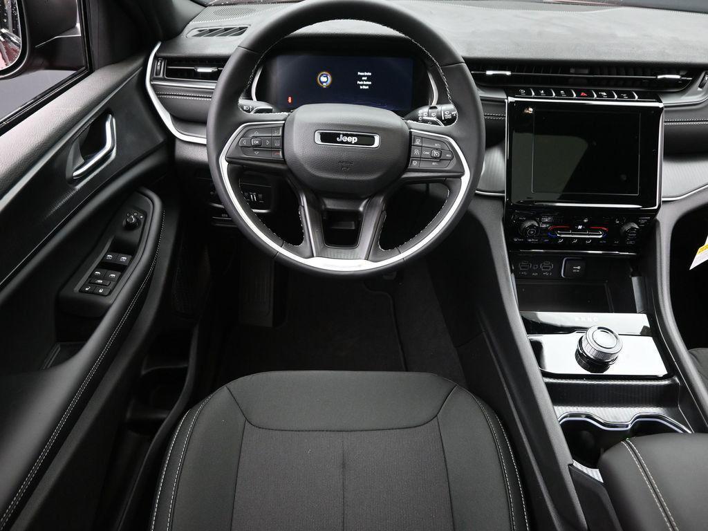 new 2025 Jeep Grand Cherokee car, priced at $40,920