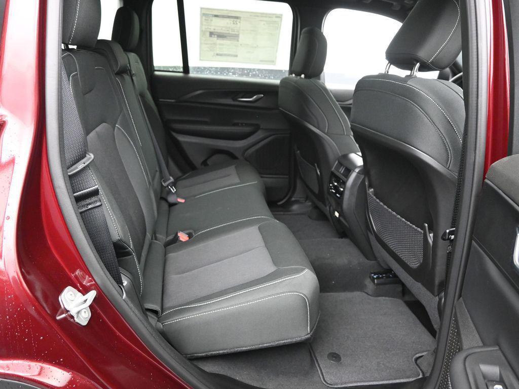 new 2025 Jeep Grand Cherokee car, priced at $40,920