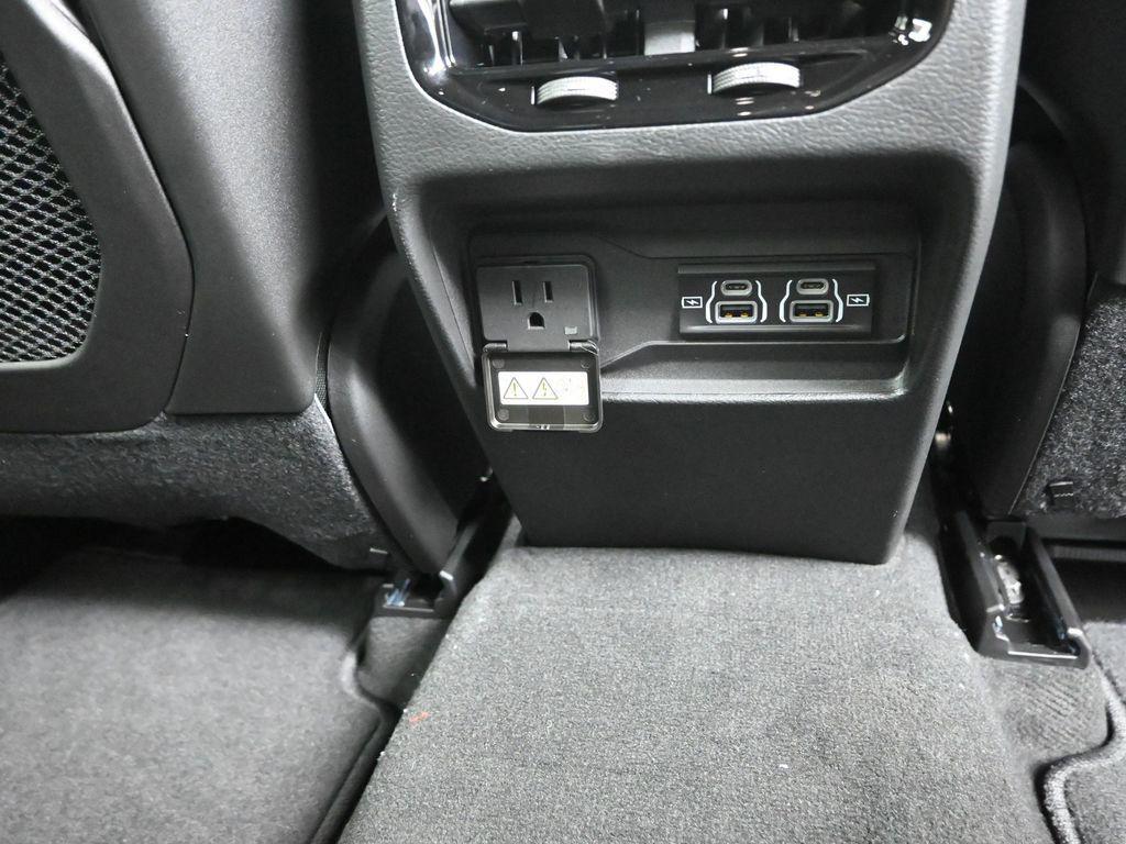 new 2025 Jeep Grand Cherokee car, priced at $40,920