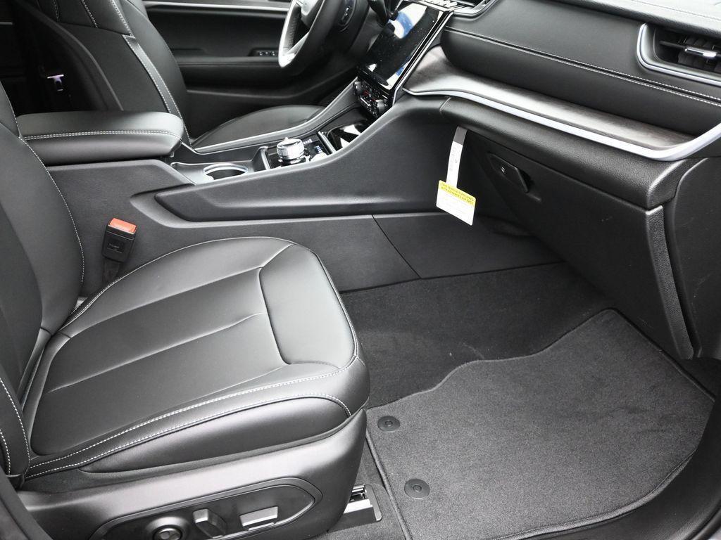 new 2025 Jeep Grand Cherokee car, priced at $43,760