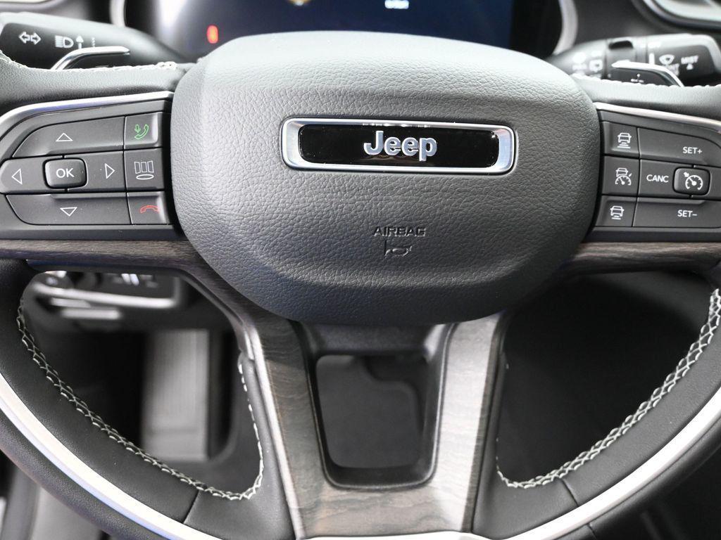 new 2025 Jeep Grand Cherokee car, priced at $43,760