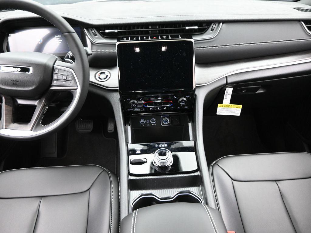 new 2025 Jeep Grand Cherokee car, priced at $42,665