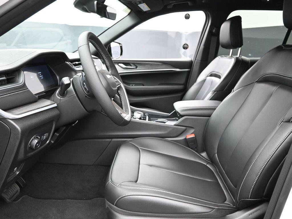 new 2025 Jeep Grand Cherokee car, priced at $42,665