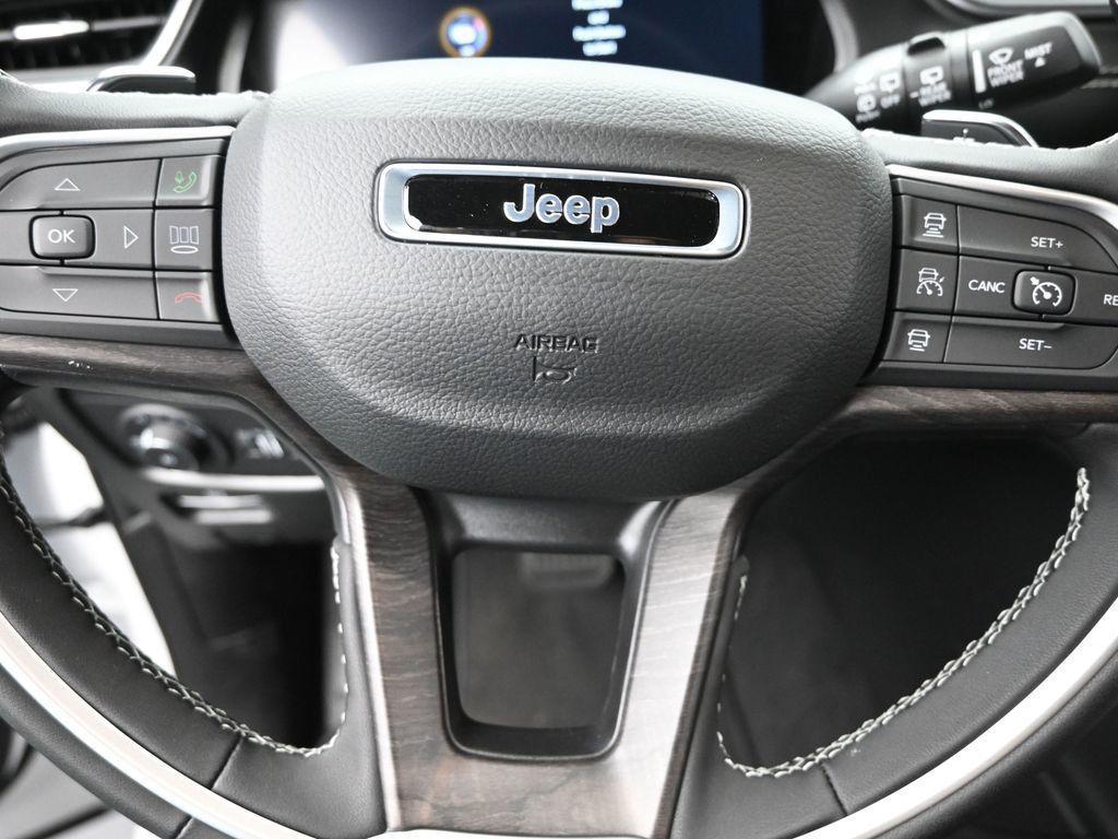 new 2025 Jeep Grand Cherokee car, priced at $42,665