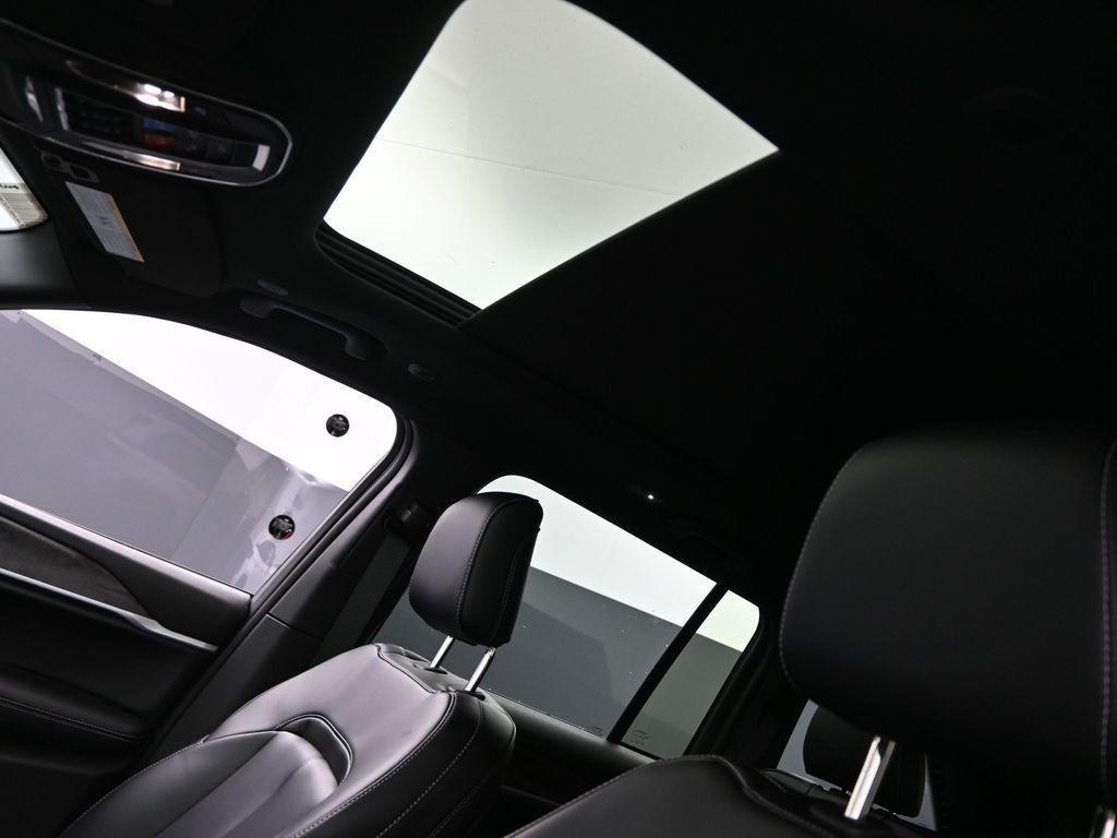 new 2025 Jeep Grand Cherokee car, priced at $42,665