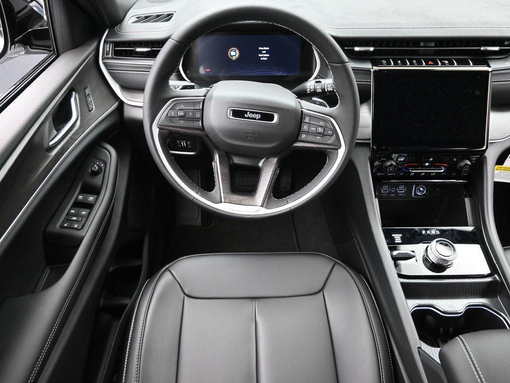 new 2025 Jeep Grand Cherokee car, priced at $42,665