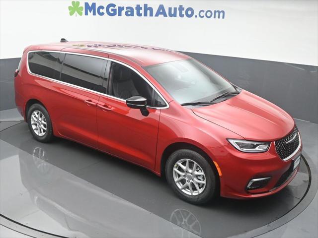 new 2025 Chrysler Pacifica car, priced at $40,420