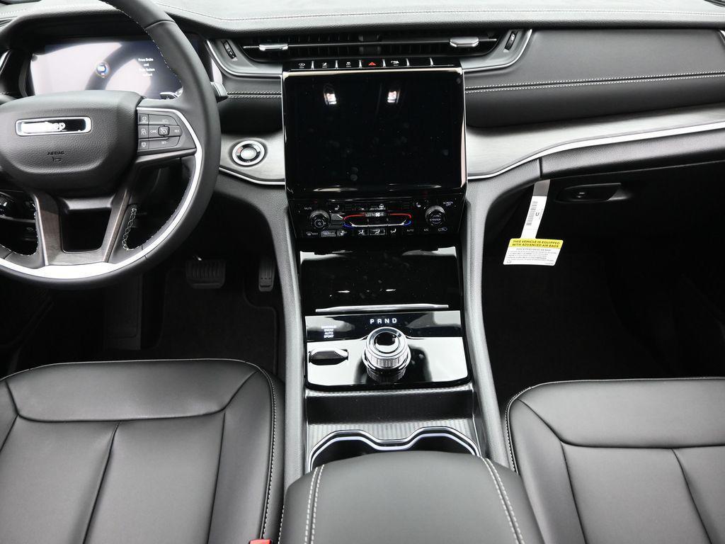 new 2025 Jeep Grand Cherokee car, priced at $45,890