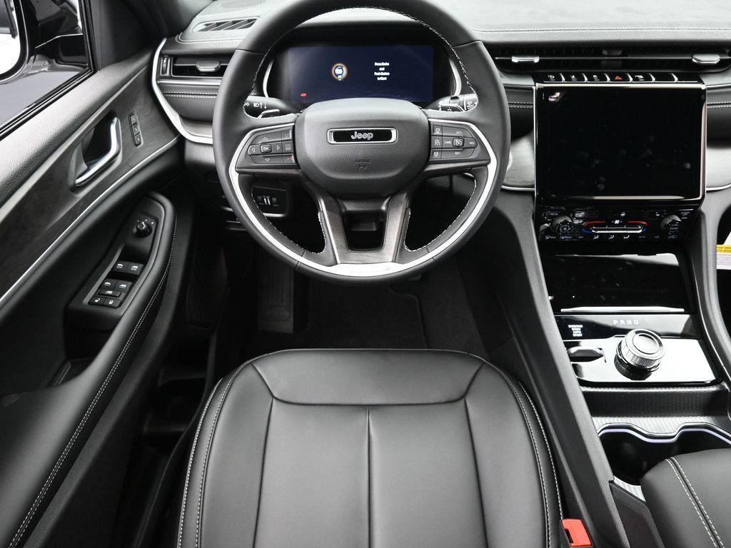 new 2025 Jeep Grand Cherokee car, priced at $45,890