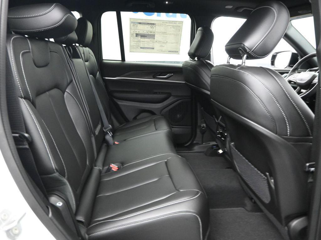 new 2025 Jeep Grand Cherokee car, priced at $45,890