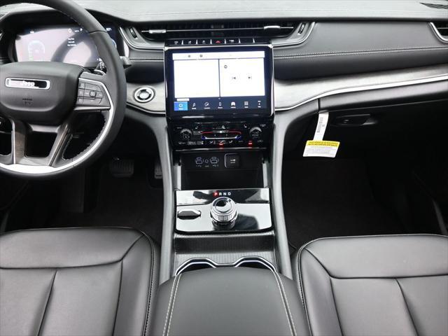 new 2025 Jeep Grand Cherokee car, priced at $45,646
