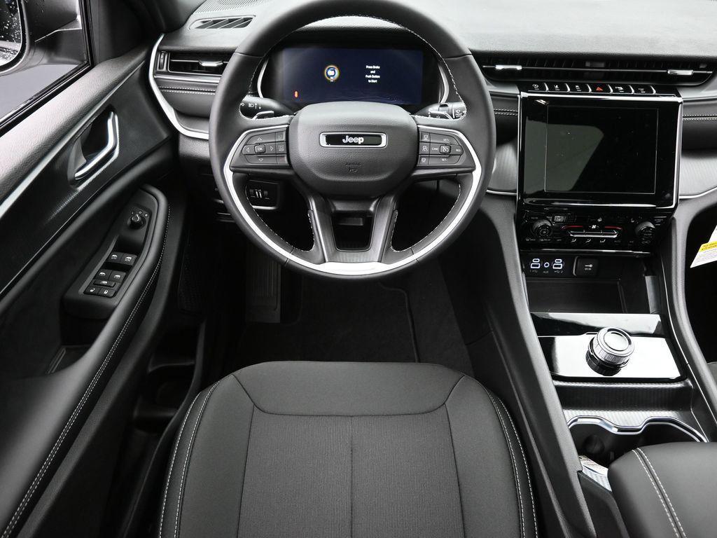 new 2025 Jeep Grand Cherokee car, priced at $36,325