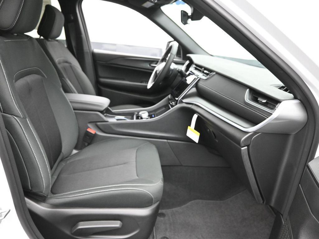 new 2025 Jeep Grand Cherokee car, priced at $36,325
