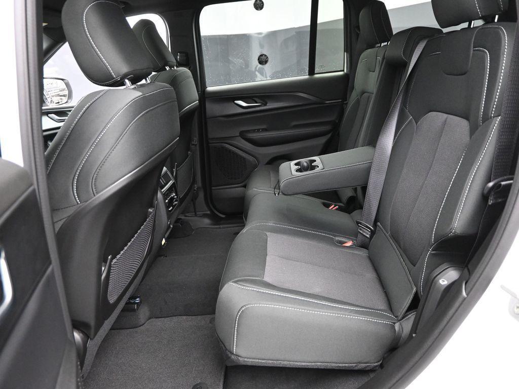 new 2025 Jeep Grand Cherokee car, priced at $36,325