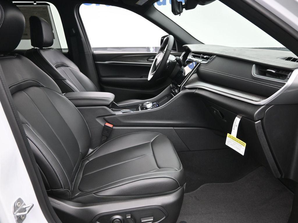 new 2025 Jeep Grand Cherokee car, priced at $48,815