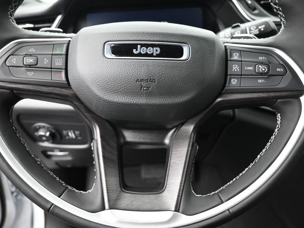 new 2025 Jeep Grand Cherokee car, priced at $48,815